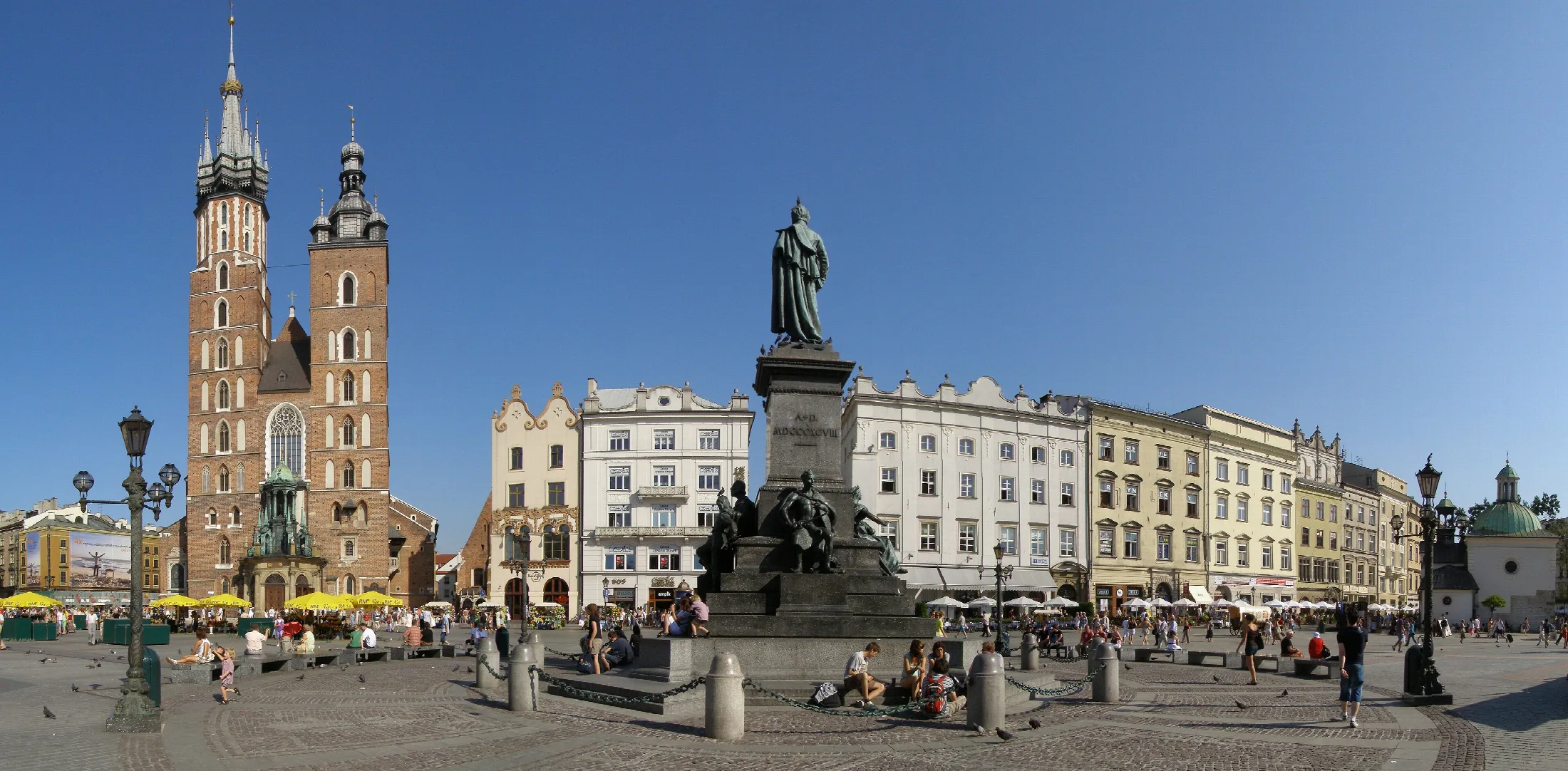 Panorama Rynku Głównego w Krakowie z historyczną zabudową miasta