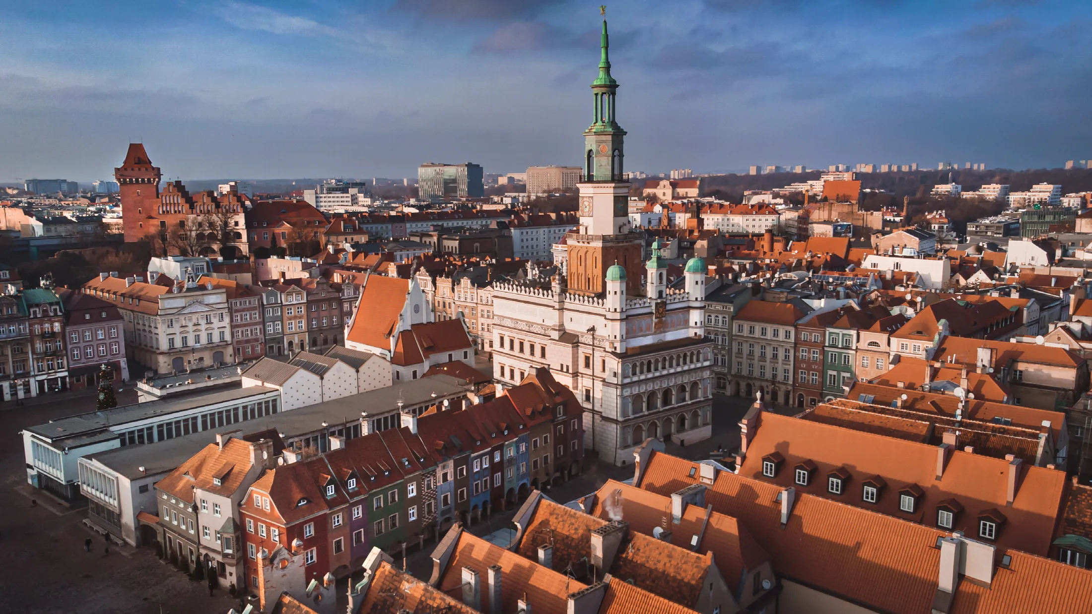 Widok na Stary Rynek w Poznaniu z lotu ptaka