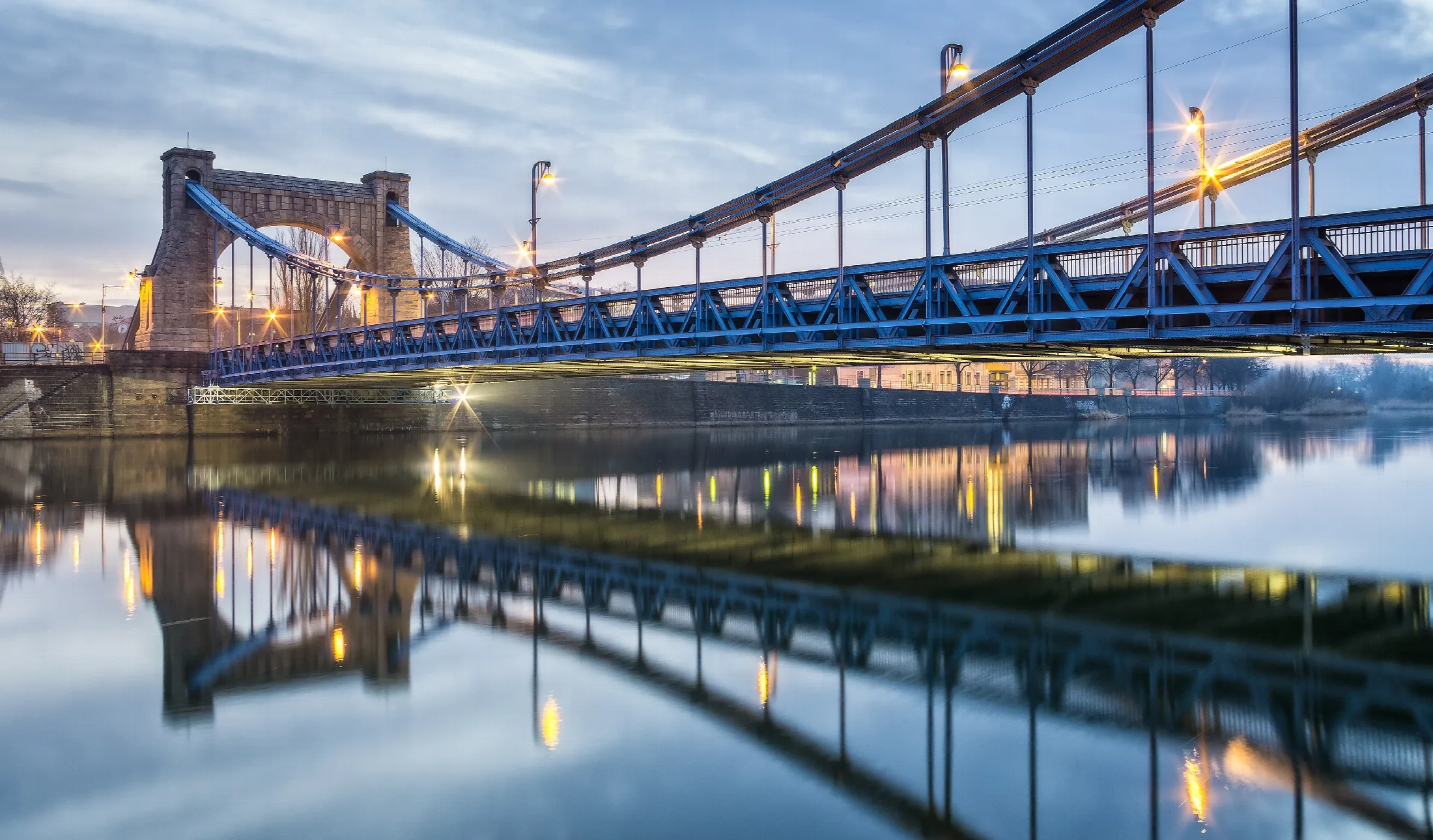 Panorama Wrocławia z Mostem Grunwaldzkim i zabudową miasta