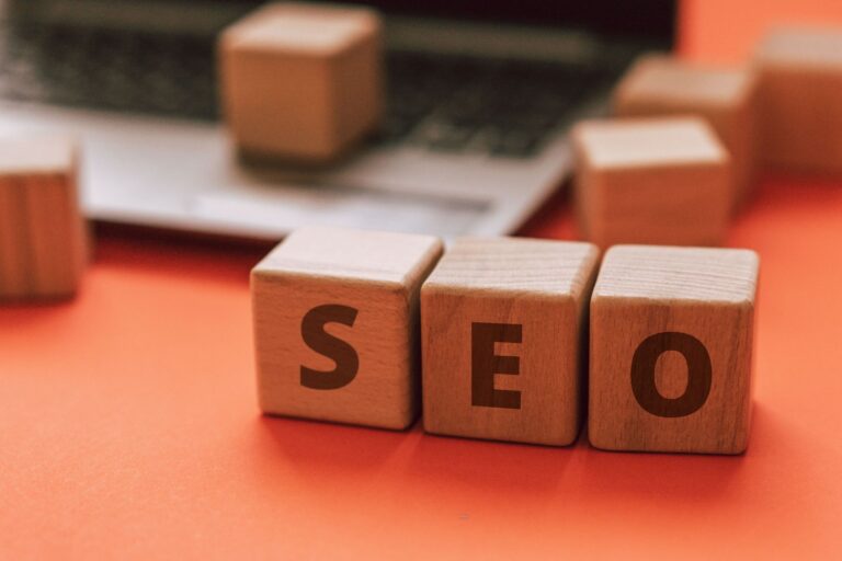 Rank Math czy Yoast SEO – które narzędzie wybrać?