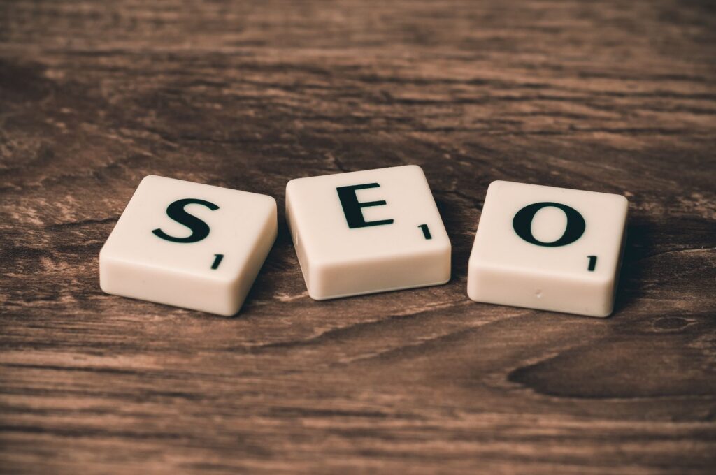 Rank Math czy Yoast SEO – które narzędzie wybrać?