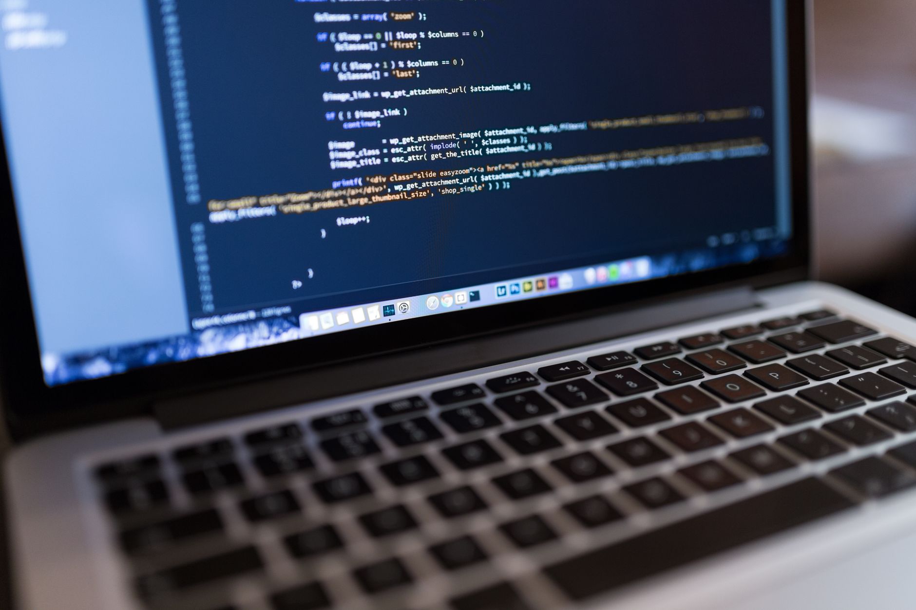 WordPress działa jak żółw? Oto przyczyny, naprawa i konkretne kroki, które przywrócą szybkość