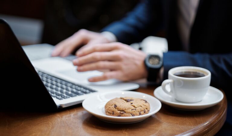 Jak działa R99 Cookie Consent i jak poprawnie skonfigurować zgodę na cookies?