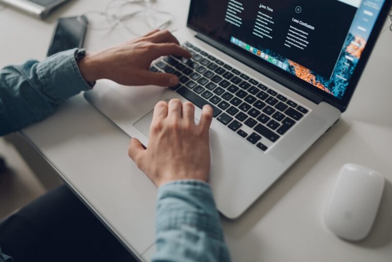 Jak wykryć, na jakim motywie i wtyczkach działa strona WordPress?