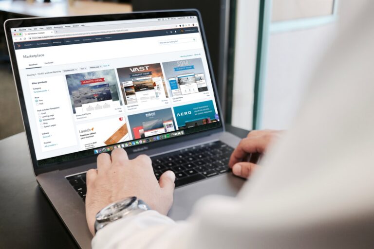 Strona internetowa dla firmy transportowej – jak zdobywać zapytania B2B?