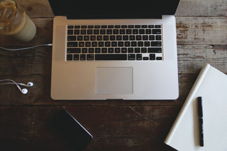 Strony internetowe Bydgoszcz – jak zaprojektować stronę, która prowadzi do kontaktu?