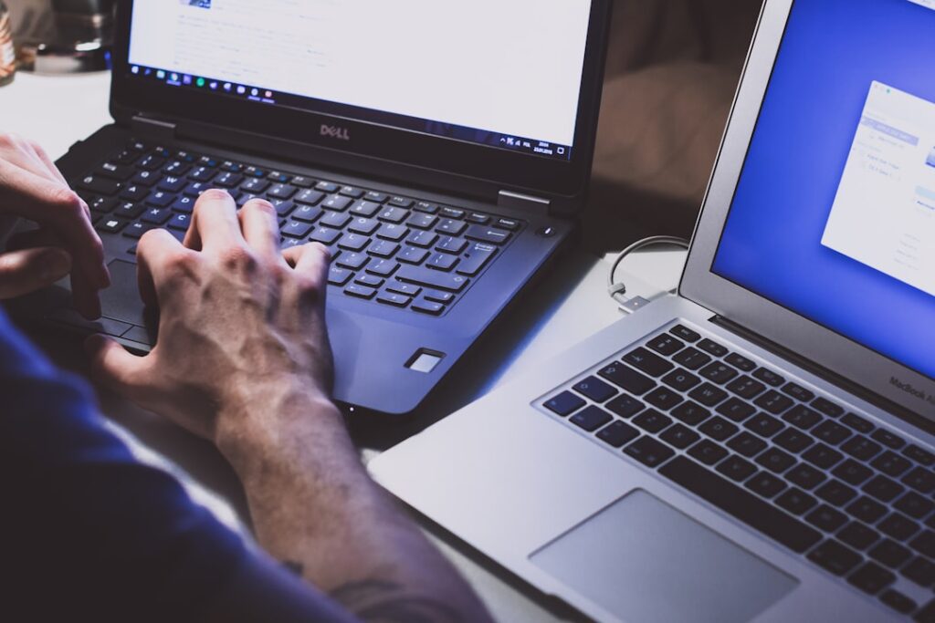 WordPress czy dedykowana aplikacja webowa – kiedy CMS przestaje wystarczać?