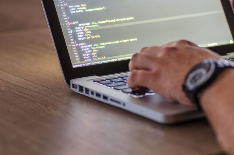 WordPress po wtyczkach zwalnia do bólu? Sprawdź, co naprawdę go spowalnia i jak to naprawić
