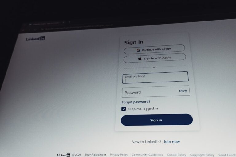 Formularz kontaktowy wpada do spamu? Sprawdź, co psuje wysyłkę i jak to naprawić