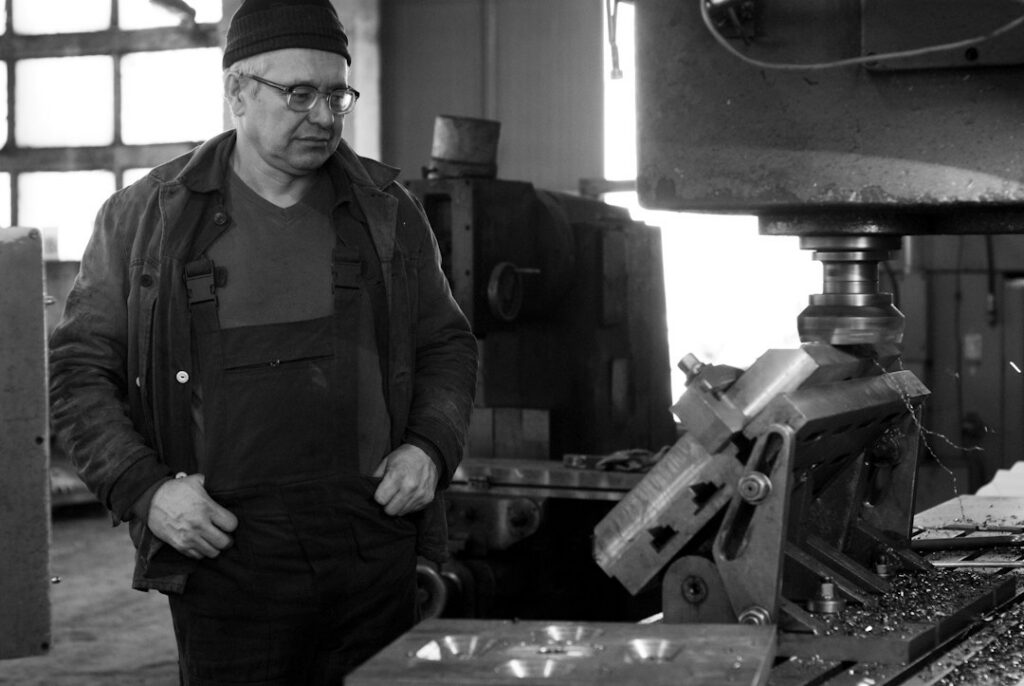 Strona www dla firmy produkcyjnej - jak pokazać proces, maszyny i kompetencje B2B?